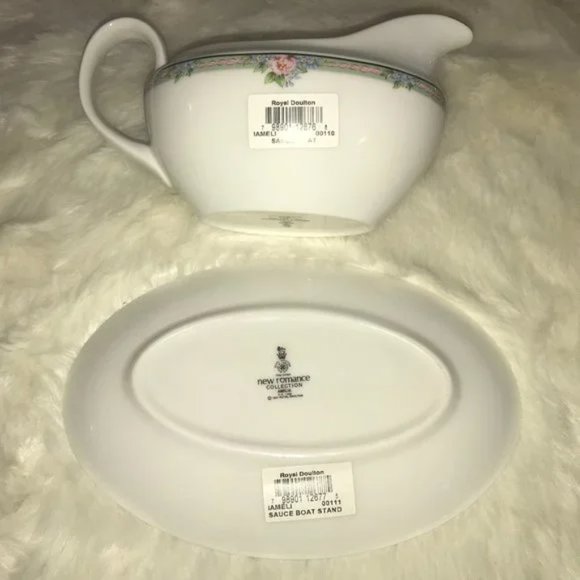 Vintage Royal Doulton Amelia gravy boat and underplate set New - Picture 7 of 9